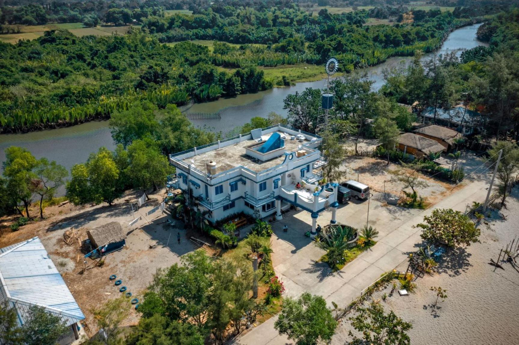 Club Monet Beachfront Resort By Cocotel Cabangan Экстерьер фото