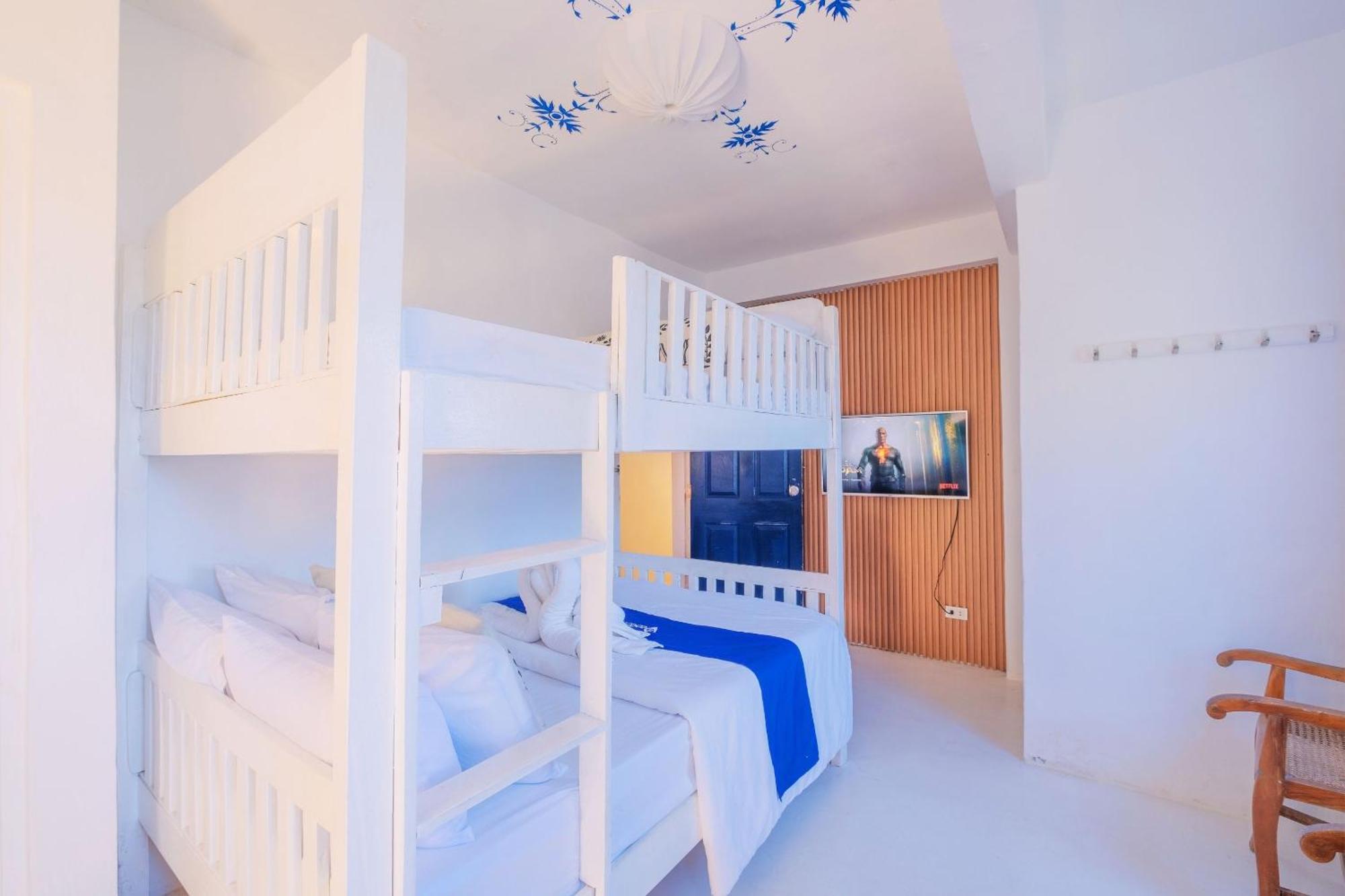 Club Monet Beachfront Resort By Cocotel Cabangan Номер фото